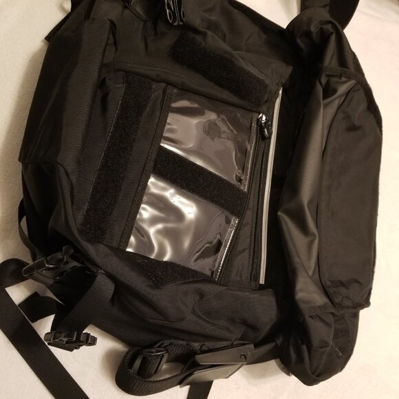 MEC Black Messenger Bag Cross Body Gorpcore Side Bag Laptop Large 17" w/ Pockets - Picture 7 of 14